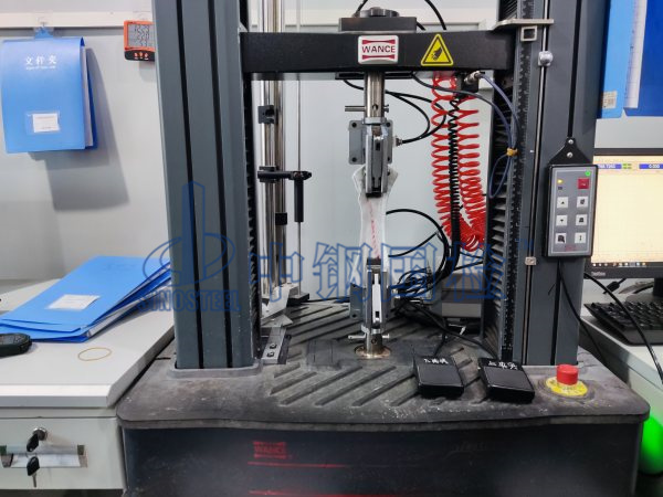 中鋼國檢檢測實(shí)驗(yàn)室，土工布拉伸試驗(yàn)中